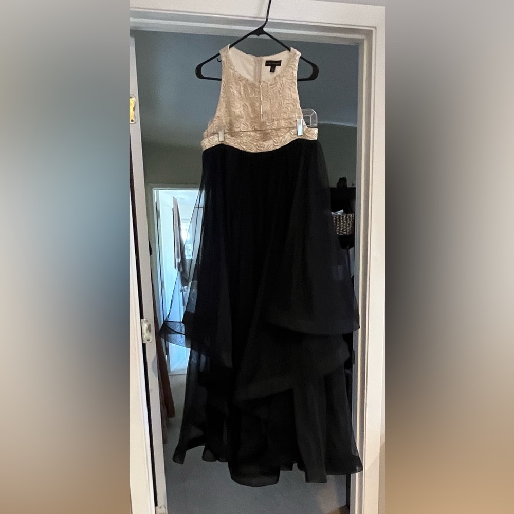 City Triangles Black A-Line Skirt city triangle skirt and top shoes are extra
